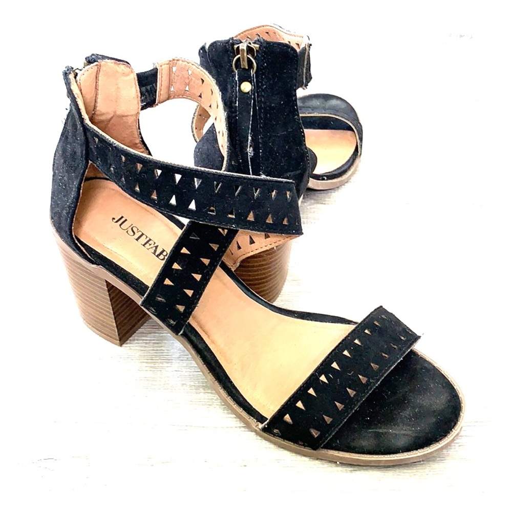 Block sandals with triangle cut out EUC!